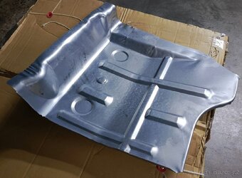 Podlaha Suzuki Samurai. - 2