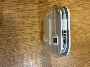 sluchátka APPLE s 3,5 jackem - 2