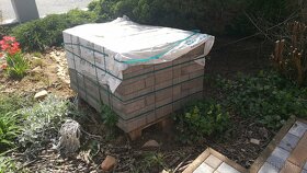 Prodám novou betonovou dlažbu Kombi 8 marmo 8,64m2 - 2