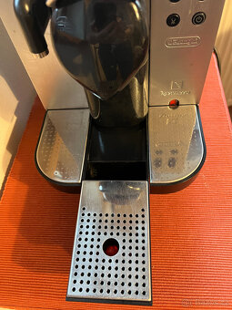 Kávovar Nespresso DeLonghi Lattissima EN680.M - TOP - 2