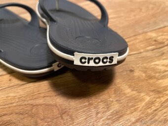 crocband flip flops, 36-37. - 2