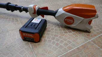Akumulátorové zahradní nůžky s teleskopickou tyčí STIHL HLA - 2