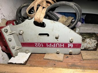 Takeuchi Hupi 102 kladivo - 2