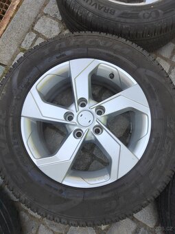 Prodám orig alu 16 Dacia Duster 5x114,3 ET 40 letní pneu - 2