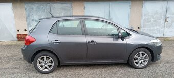 Toyota Auris 2,0 D-4D - výborný stav - 2