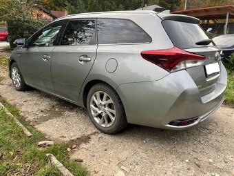Toyota Auris Touring Sports 2015, POJAZDNE, Hybrid, 83000 km - 2