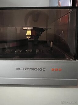 Souprava gramofonu, zesilovače a sloupové reproduktory - 2