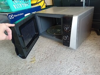 Mikrovlnka Electrolux EMS21400S i grilovani - 2