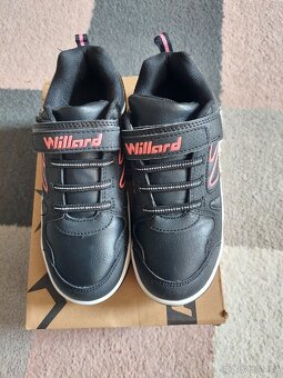 NOVÉ  dívčí tenisky vel 33 - 2