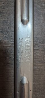 Držák světla Volvo XC70 P3 - 2