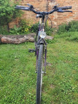 Kolo. Silnice a stezky. Rám 51 cm. 15 rychlostí - 2