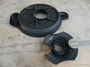 Thermomix 21 víko nádoby a spodek nádoby kus 250,- - 2