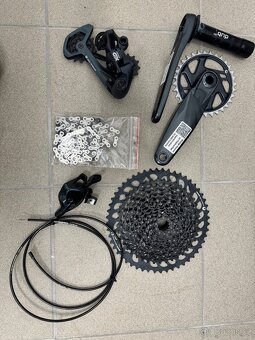 GX Eagle sada, RaceFace záplety, řidítka, představec, sedlov - 2