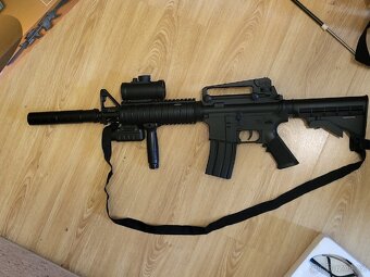 Airsoft puška AR15/M4A1 - 2
