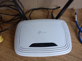 WIFI router + kabely - 2