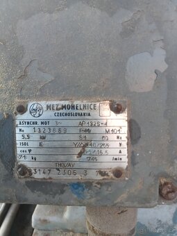 Prodám cirkulárku s podavačem motor 5, 5KW - 2