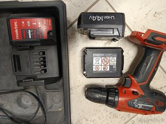 Prodám 2x baterii a 1x nabíječku na aku šroubovák Maktec - 2