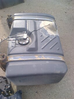 Nádrž – Renault - ORIGINAL - kompletní - PLAST - 495,-Kč - 2