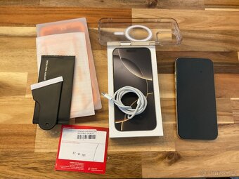 iPhone 16 Pro Max 256GB přírodní titan + dárek - 2