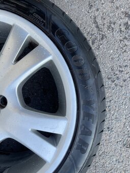 Volvo r17 225/45 r17 - 2