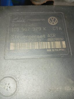 Jednotka ABS 1C0907379K s podtlakem a brzdovým válcem - 2