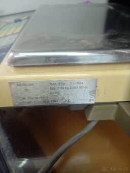 Prodejní digitální váha. - 2