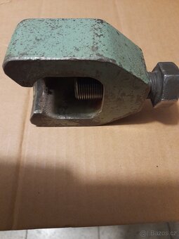 TRABANT TOVÁRNÍ STAHOVÁK KULOVÝCH ČEPŮ. - 2