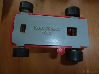 Retro hračky: autíčka Igra, mini motorka, benzinka - 2