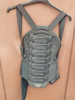 Páteřový chránič na moto - 2