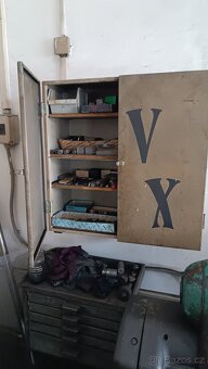 Plechová skříňka na zeď dílenská - 2