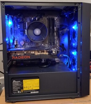 Herní PC s Ryzen 3600, RX 6600 XT a 23" 1080p monitorem - 2