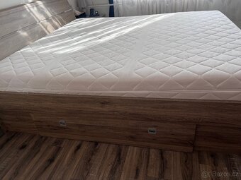 Postel s matraci i rošty - 2