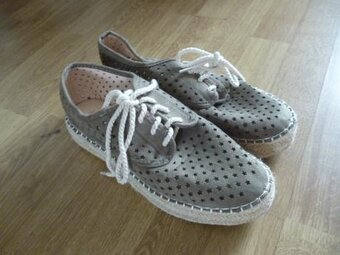 díraté tenisky vel.41 - 2