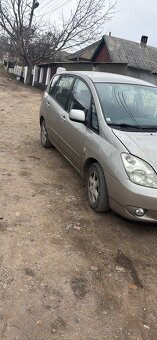 Toyota corola verso - 2