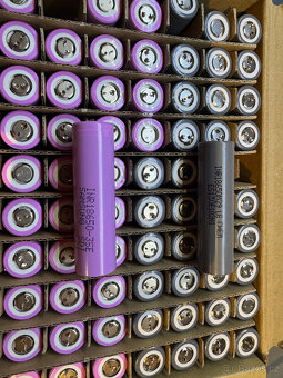 100kusů Li-Ion 18650 články baterie kapacita 2600mAh - 2