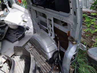 VW T4 Multivan zadní část karoserie - 2