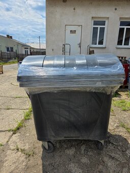 PLASTOVÝ KONTEJNER 1100 L - 1.500,- Kč - 2
