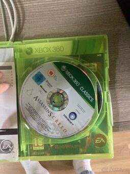 Xbox 360 slim 500gb + 2 ovladače + 4 hry - 2