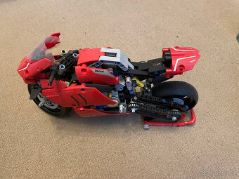 LEGO Technic 42107 Ducati Panigale V4 R - 2