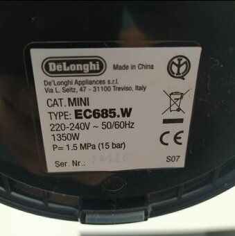 Pákový kávovar DeLonghi EC685.W + příslušenství - 2