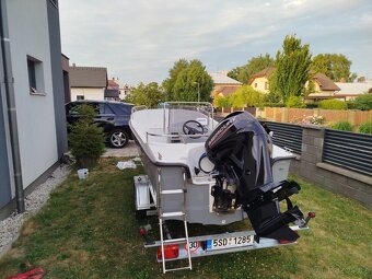 Rybarska lod, s motorem, echolotem a vlekem. - 2