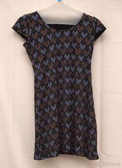 krátké šaty z teplejšího úpletu vel. M/38 - 2