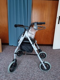 Daruji čtyřkolové chodítko DMA - 2