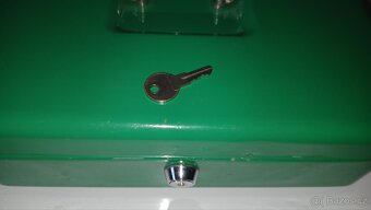 Přenosná pokladna s klíčem - trezorek dle fotek - 2