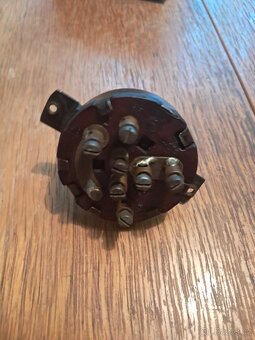 Spínací skříňka Bosch - 2