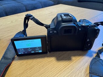 Canon EOS250D - 2