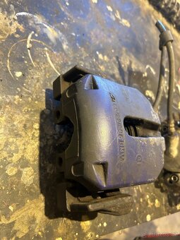 Přední třmeny - bmw e39 530d - 2