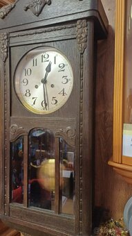 Hodiny nastěnné. - 2