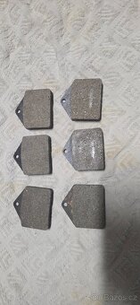 Tatra 603-nové brzdové destičky - 2