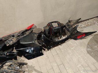 Kawasaki GPZ 1000RX - 2